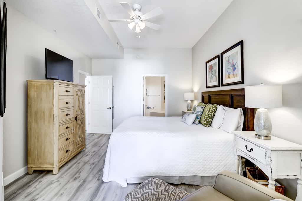 Beautiful 2nd-floor condo in Seagrove Beach with beach ambience & pickleball