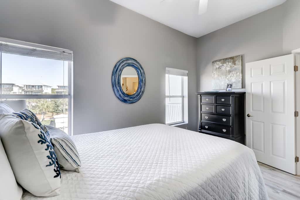 Beautiful 2nd-floor condo in Seagrove Beach with beach ambience & pickleball