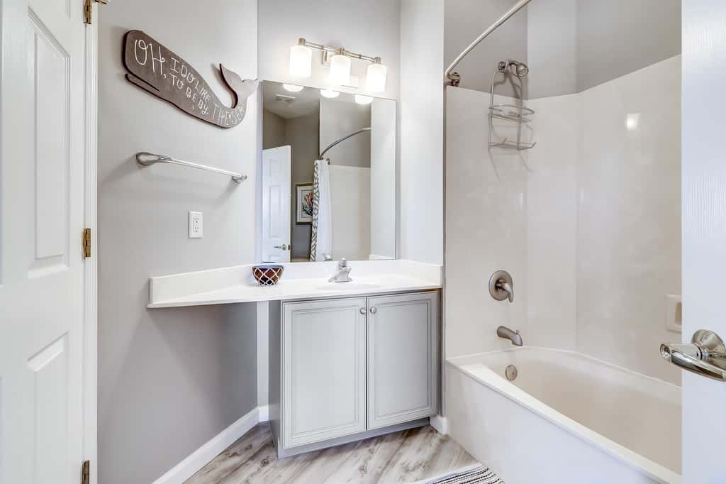 Beautiful 2nd-floor condo in Seagrove Beach with beach ambience & pickleball