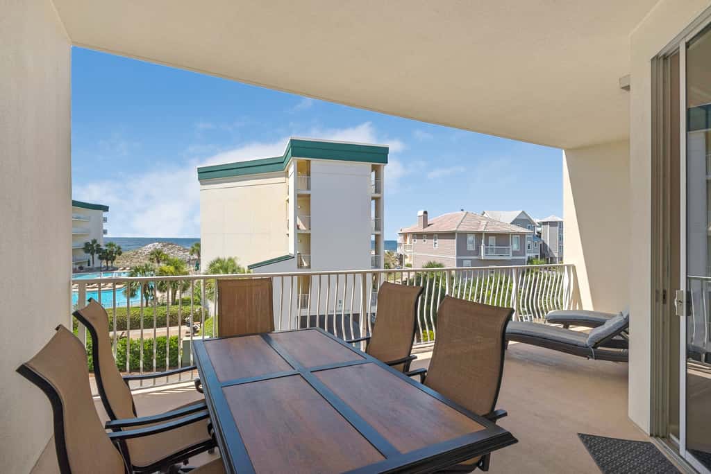 Beautiful 2nd-floor condo in Seagrove Beach with beach ambience & pickleball