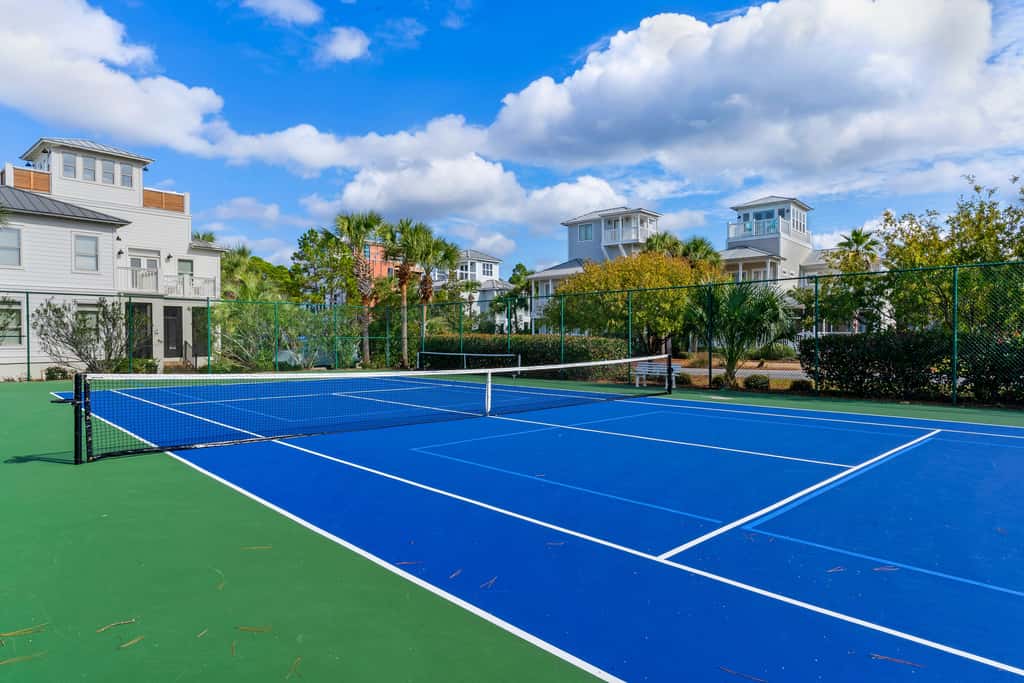 Beautiful 2nd-floor condo in Seagrove Beach with beach ambience & pickleball
