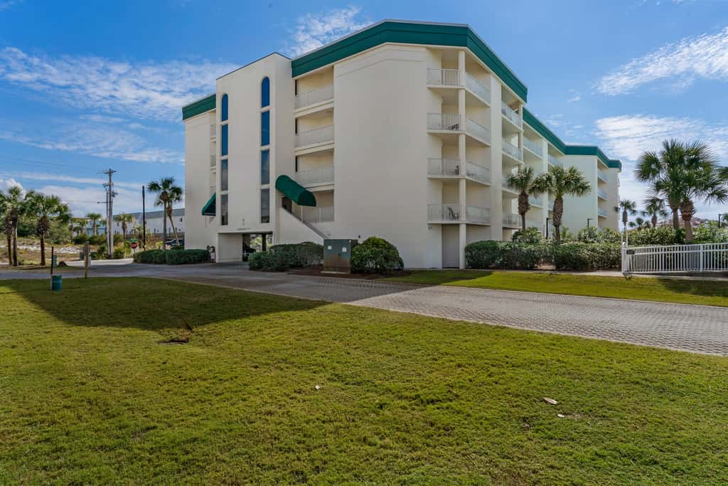 Beautiful 2nd-floor condo in Seagrove Beach with beach ambience & pickleball