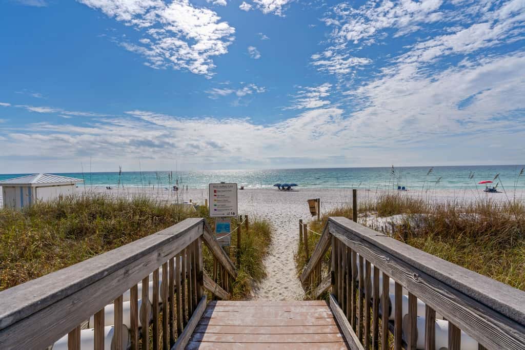 Beautiful 2nd-floor condo in Seagrove Beach with beach ambience & pickleball