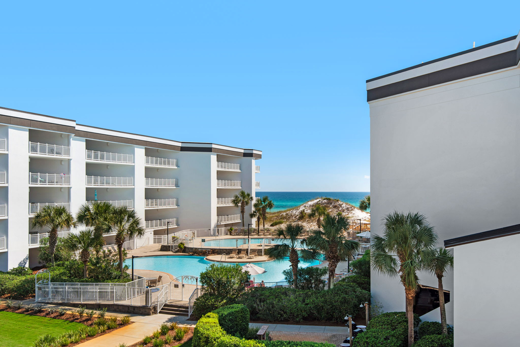 Beautiful 2nd-floor condo in Seagrove Beach with beach ambience & pickleball