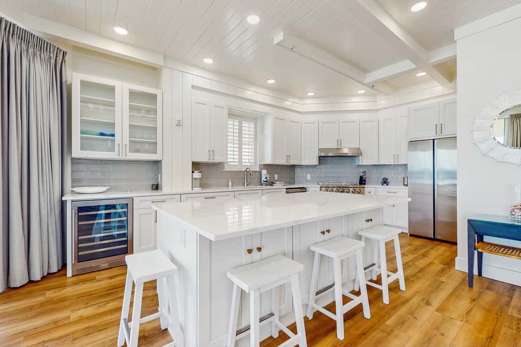 Gulf-front view & spacious condo with wraparound balcony & pickleball
