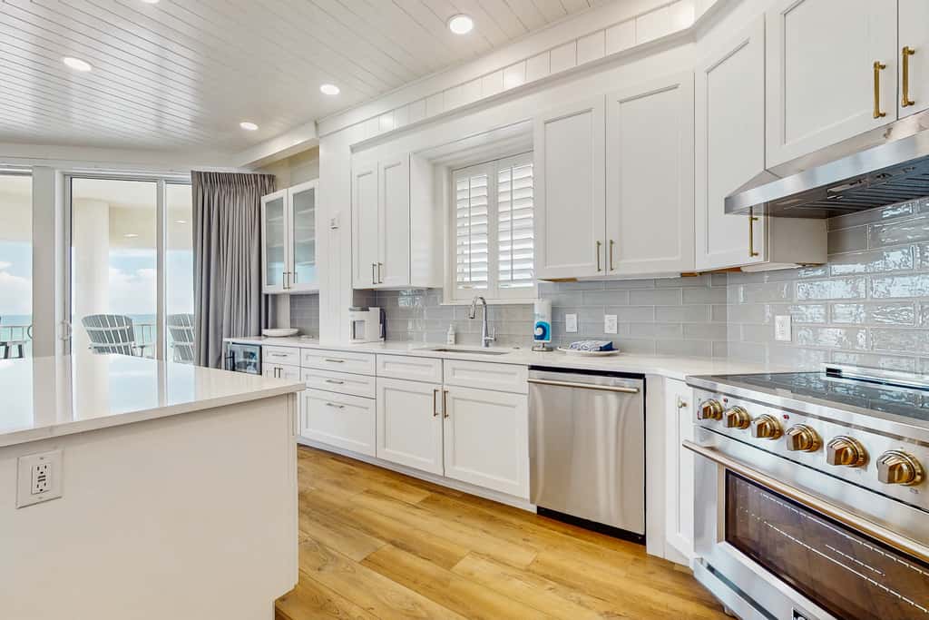 Gulf-front view & spacious condo with wraparound balcony & pickleball