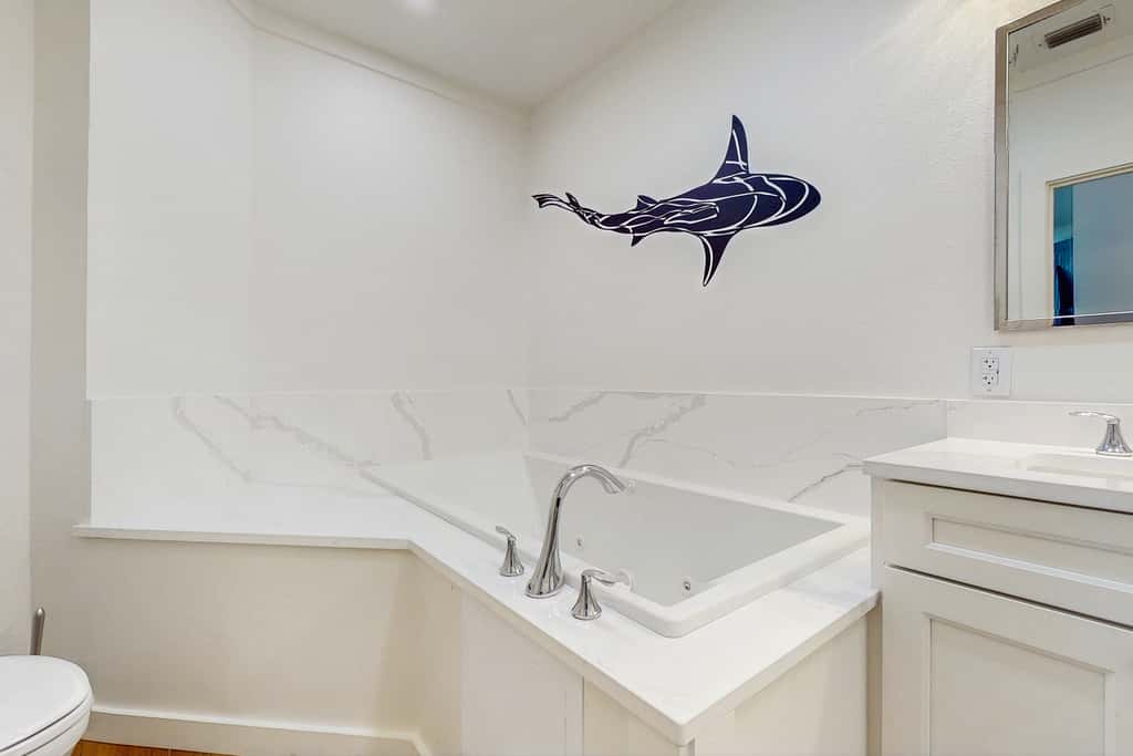 Gulf-front view & spacious condo with wraparound balcony & pickleball