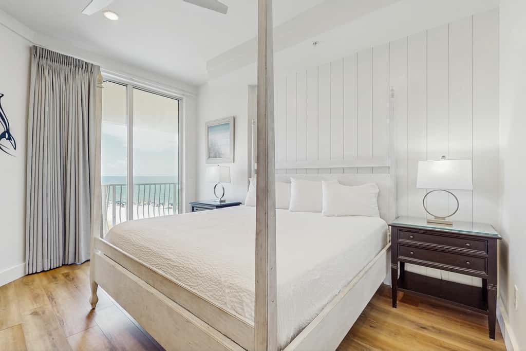 Gulf-front view & spacious condo with wraparound balcony & pickleball