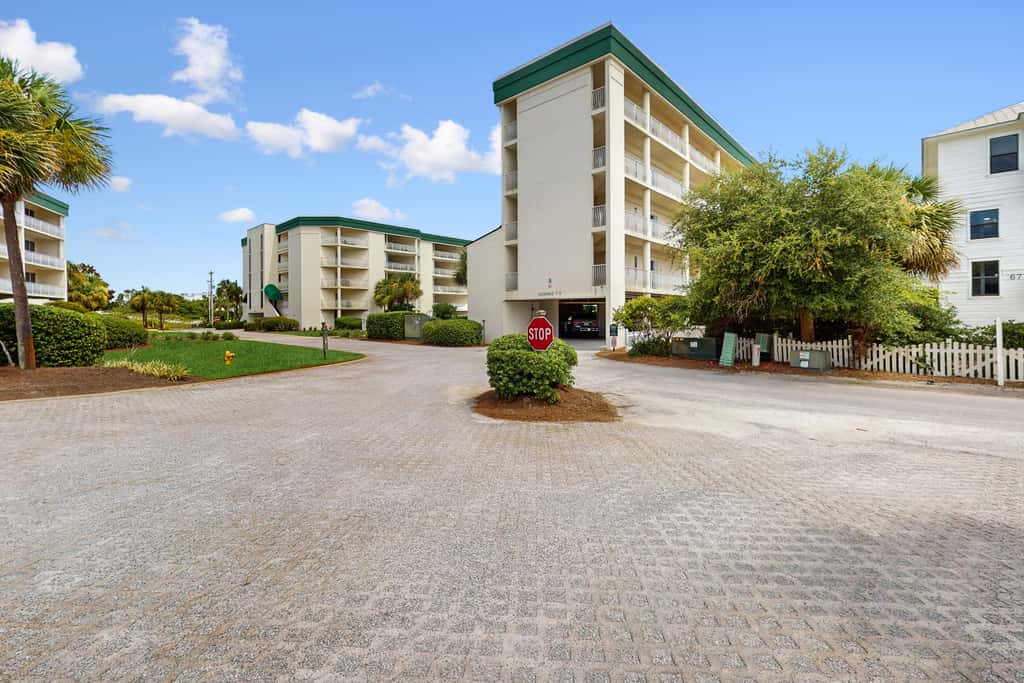 Gulf-front view & spacious condo with wraparound balcony & pickleball