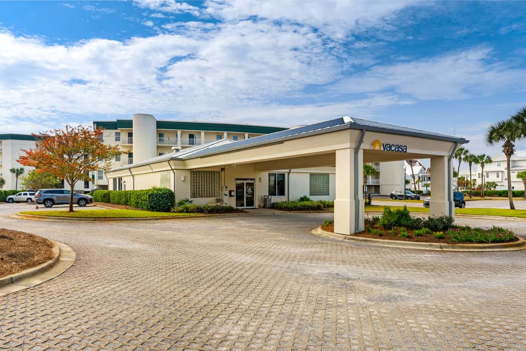 Gulf-front view & spacious condo with wraparound balcony & pickleball