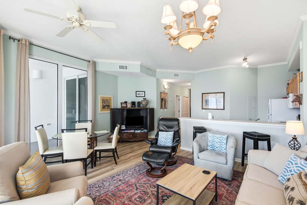 Magical 3rd-floor condo with pools, telescope for stargazing & pickleball