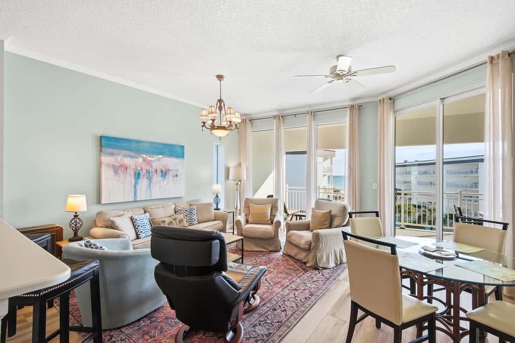 Magical 3rd-floor condo with pools, telescope for stargazing & pickleball