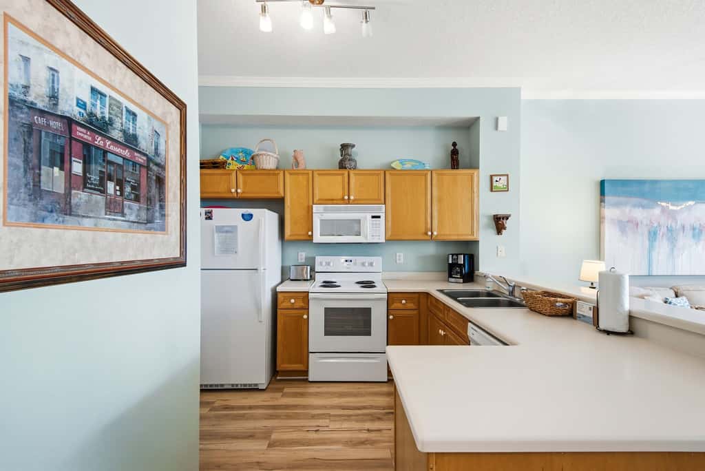 Magical 3rd-floor condo with pools, telescope for stargazing & pickleball