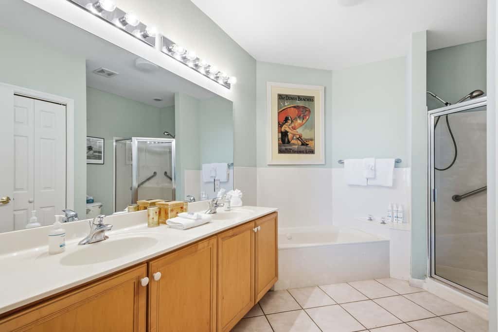 Magical 3rd-floor condo with pools, telescope for stargazing & pickleball