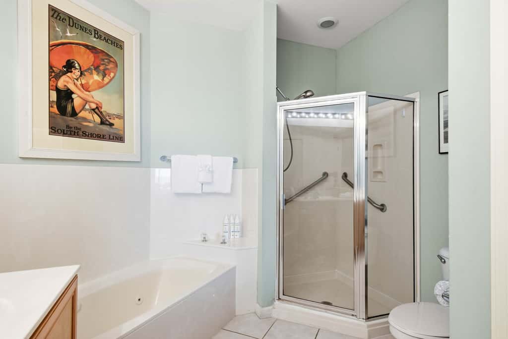 Magical 3rd-floor condo with pools, telescope for stargazing & pickleball