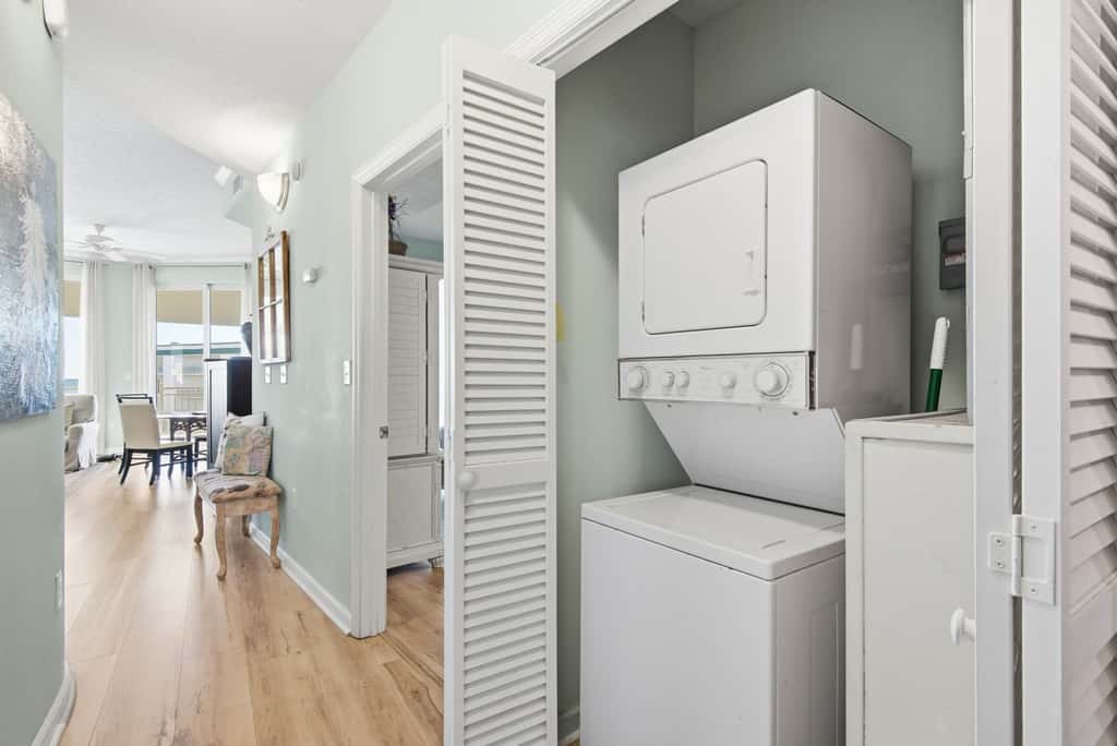 Magical 3rd-floor condo with pools, telescope for stargazing & pickleball
