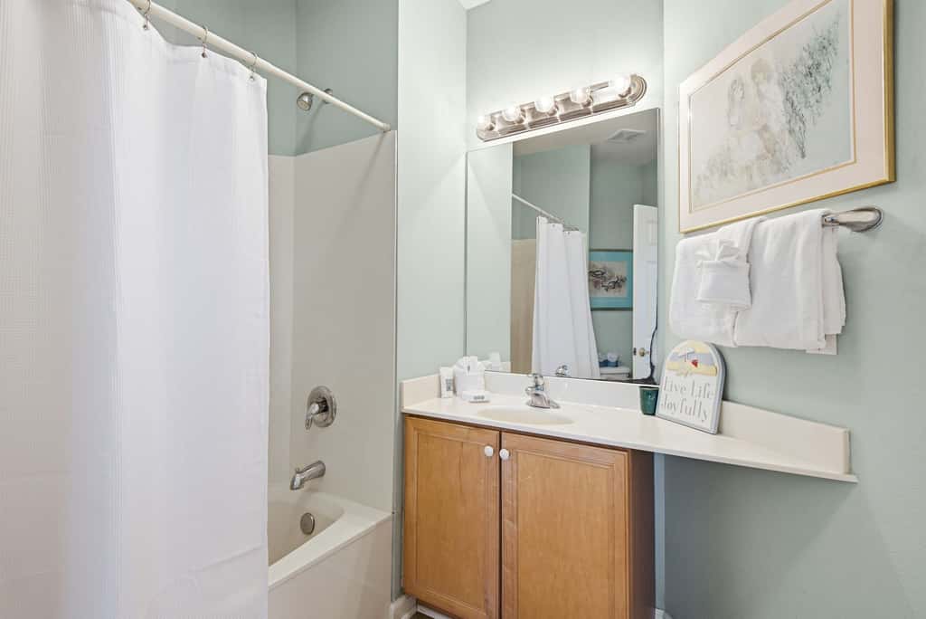 Magical 3rd-floor condo with pools, telescope for stargazing & pickleball