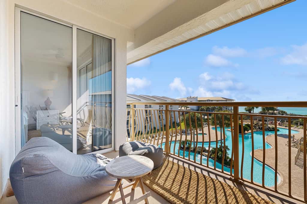Condo on the beach with tennis, pickleball, shuffleboard & balcony