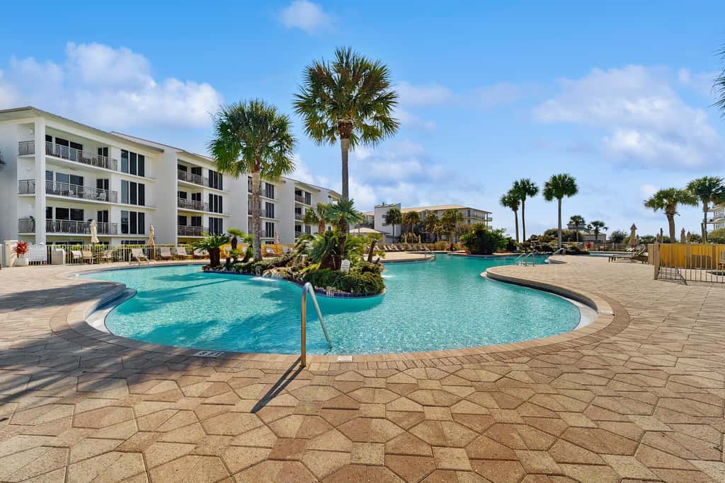 Condo on the beach with tennis, pickleball, shuffleboard & balcony