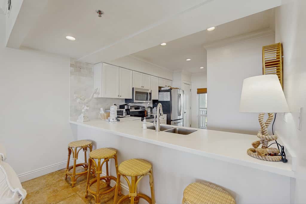 Condo on the beach with tennis, pickleball, shuffleboard & balcony