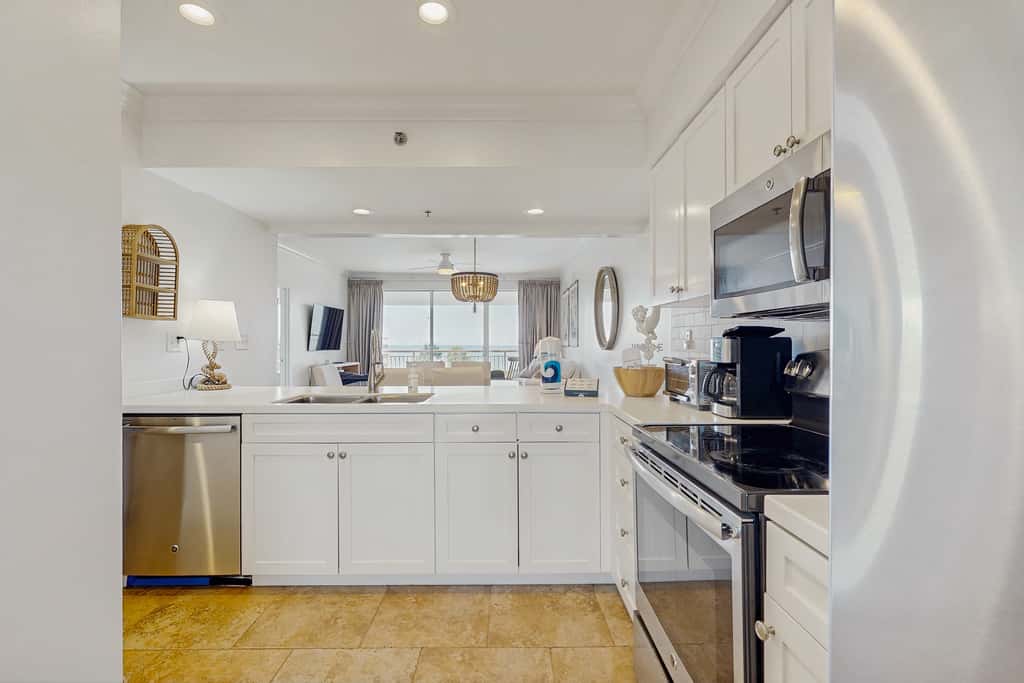 Condo on the beach with tennis, pickleball, shuffleboard & balcony