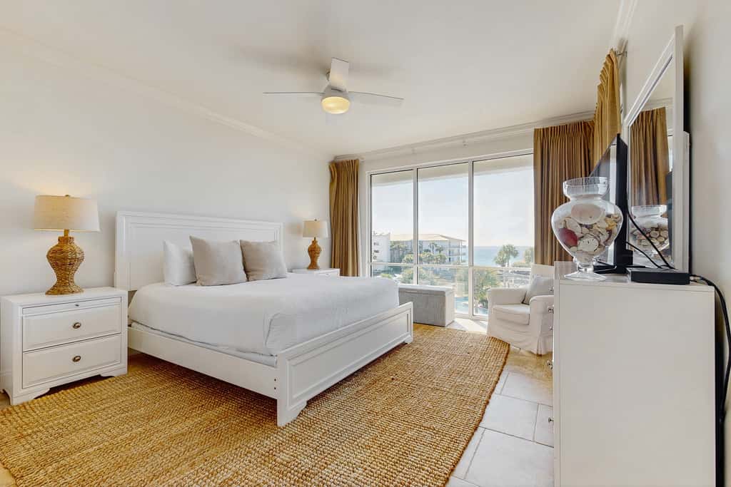 Condo on the beach with tennis, pickleball, shuffleboard & balcony
