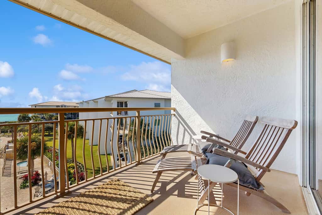 Condo on the beach with tennis, pickleball, shuffleboard & balcony