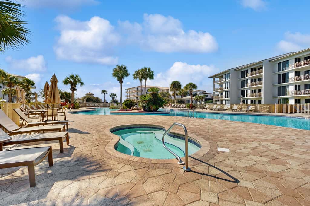 Condo on the beach with tennis, pickleball, shuffleboard & balcony