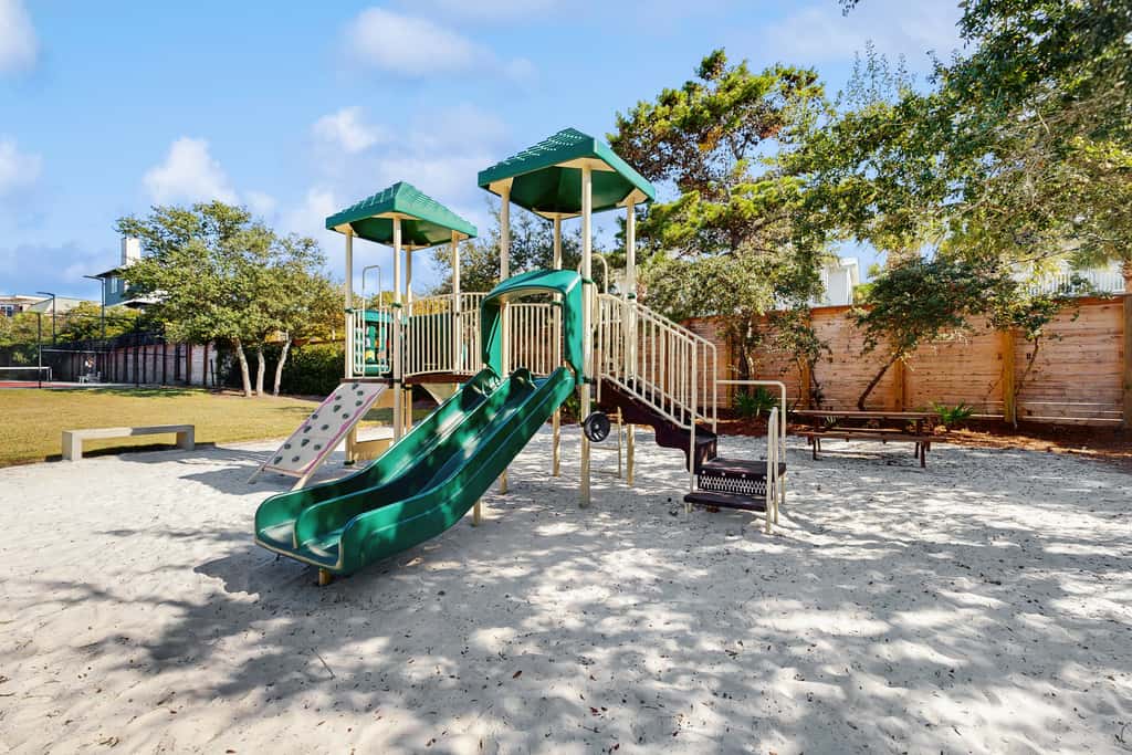 Condo on the beach with tennis, pickleball, shuffleboard & balcony