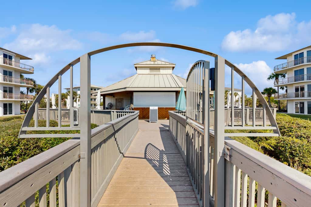 Condo on the beach with tennis, pickleball, shuffleboard & balcony