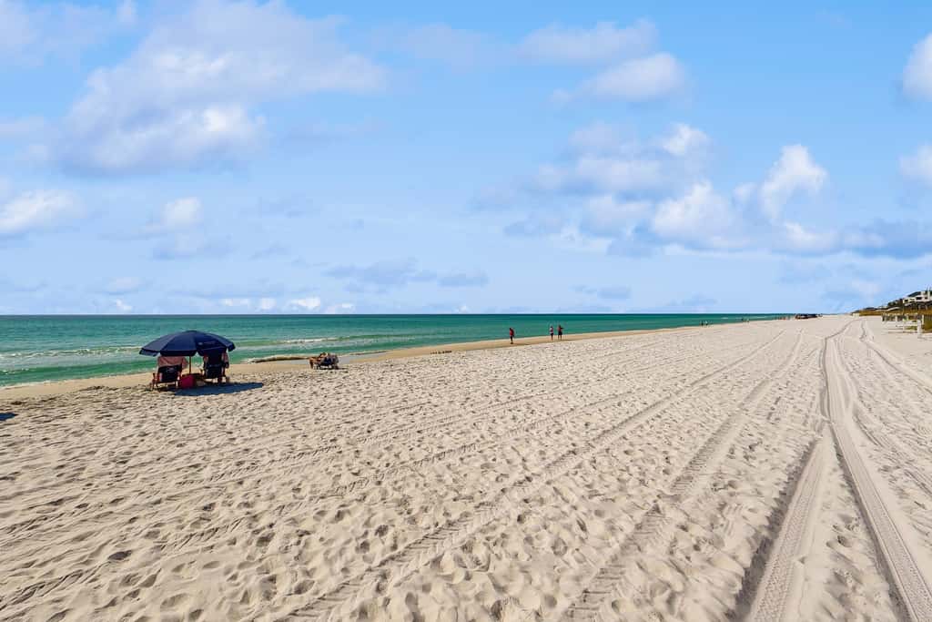 Condo on the beach with tennis, pickleball, shuffleboard & balcony