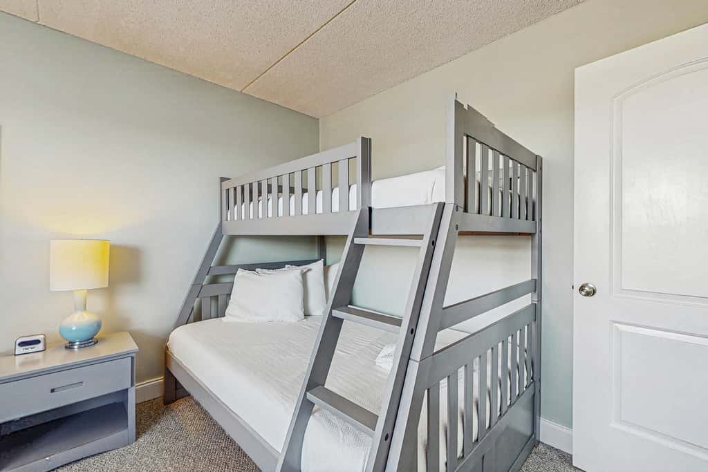 Comfortable beachfront condo with beach setup - quick drive to dining!