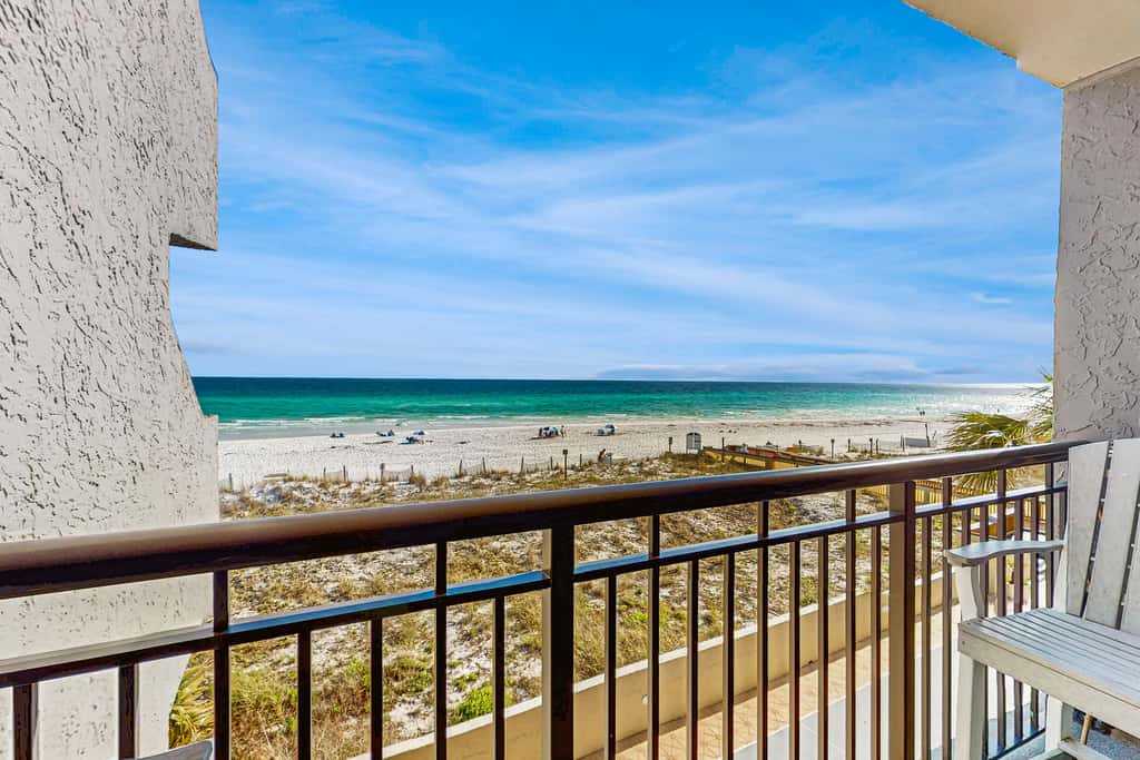 Comfortable beachfront condo with beach setup - quick drive to dining!