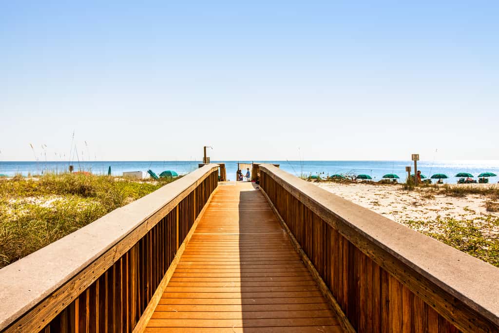 Comfortable beachfront condo with beach setup - quick drive to dining!