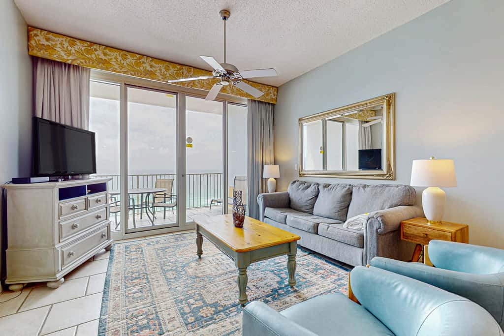 Gorgeous home a walk to the Gulf & minutes from dining