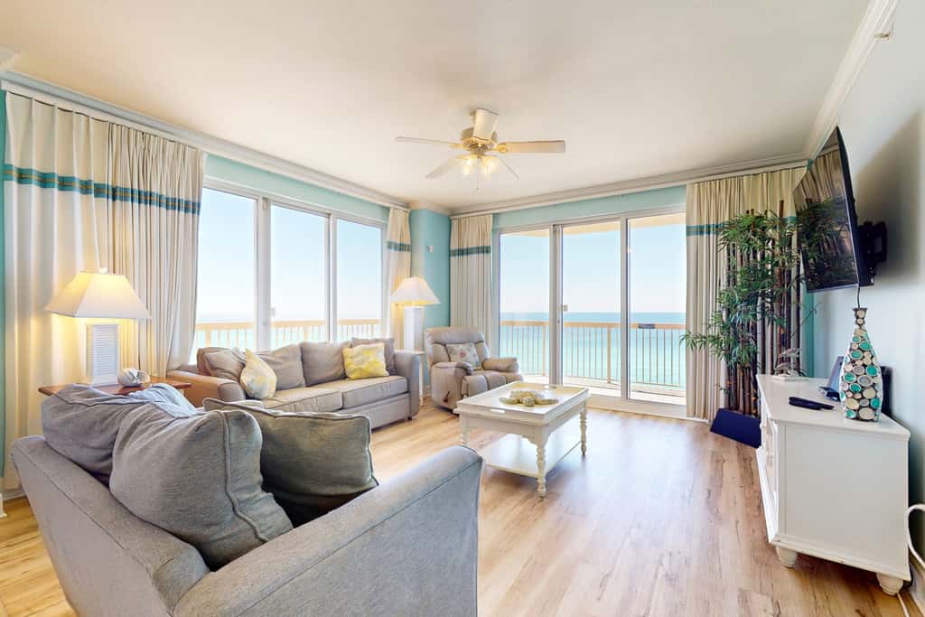 Snow-bird friendly 11th floor corner condo with Gulf views, pools & gym