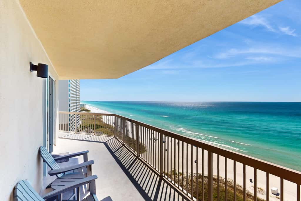 Snow-bird friendly 11th floor corner condo with Gulf views, pools & gym
