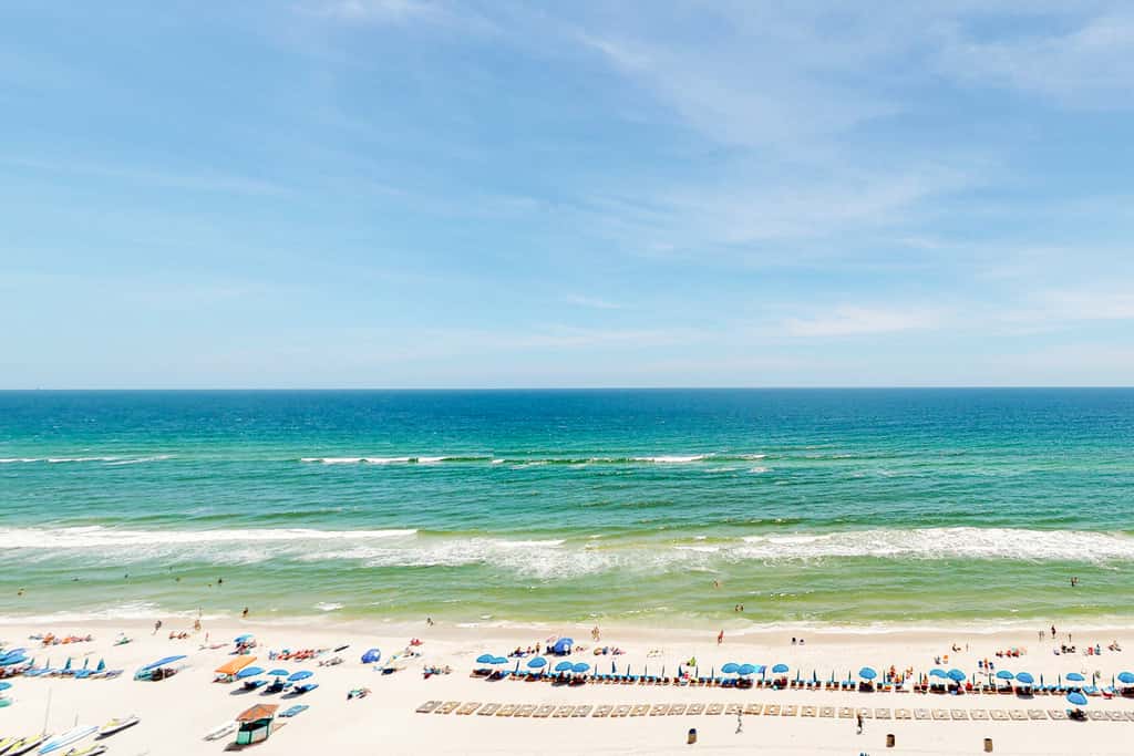 Snow-bird friendly 11th floor corner condo with Gulf views, pools & gym