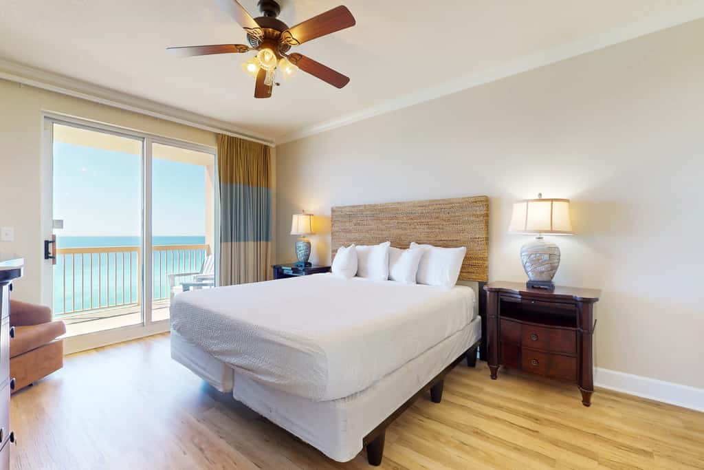 Snow-bird friendly 11th floor corner condo with Gulf views, pools & gym