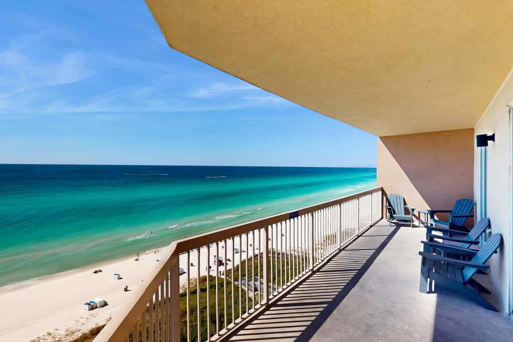 Snow-bird friendly 11th floor corner condo with Gulf views, pools & gym