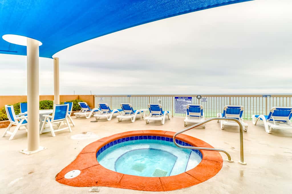 Snow-bird friendly 11th floor corner condo with Gulf views, pools & gym