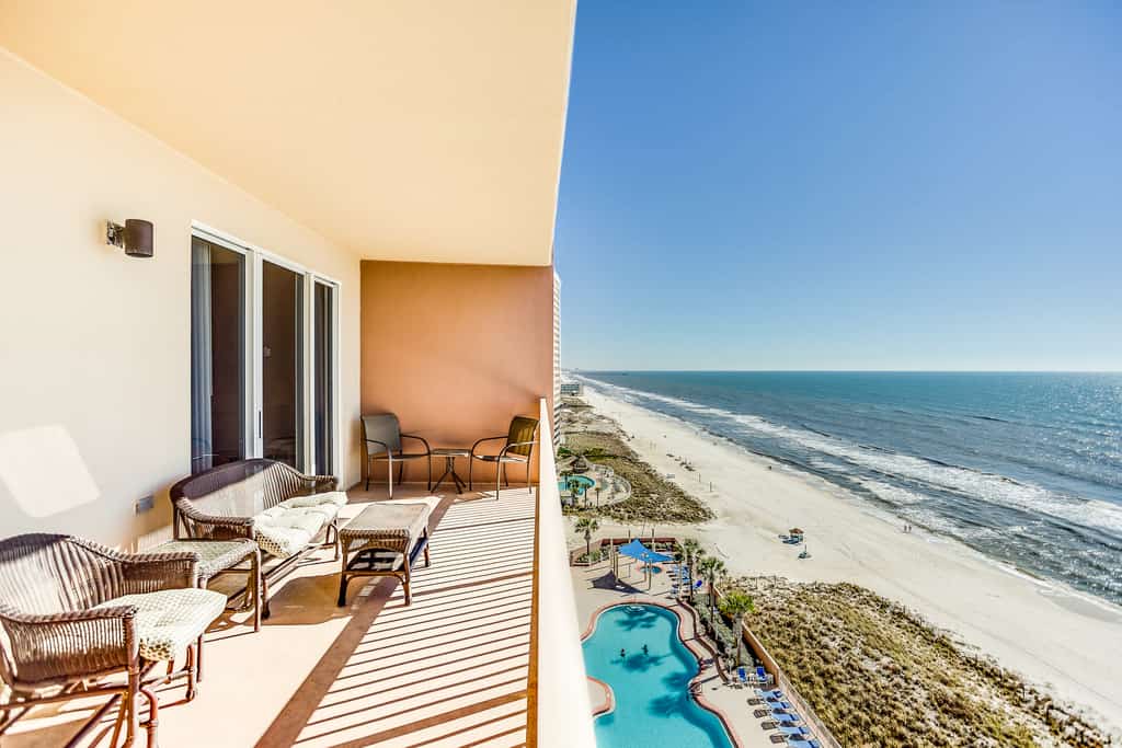 Gorgeous waterfront condo with incredible views, two pools & gym