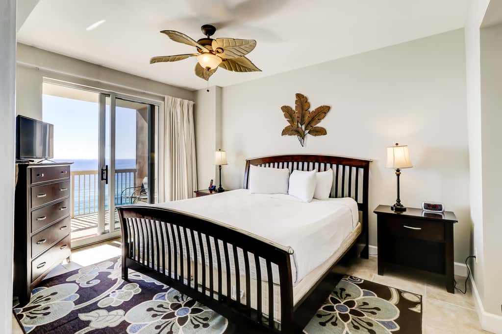 Gorgeous waterfront condo with incredible views, two pools & gym