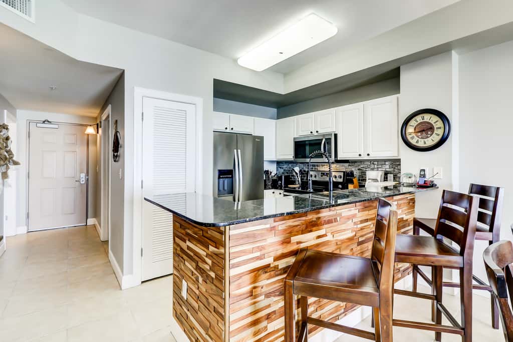 Gorgeous waterfront condo with incredible views, two pools & gym