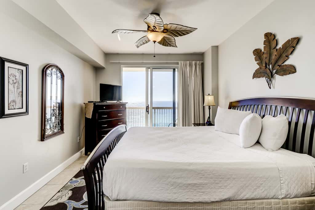 Gorgeous waterfront condo with incredible views, two pools & gym