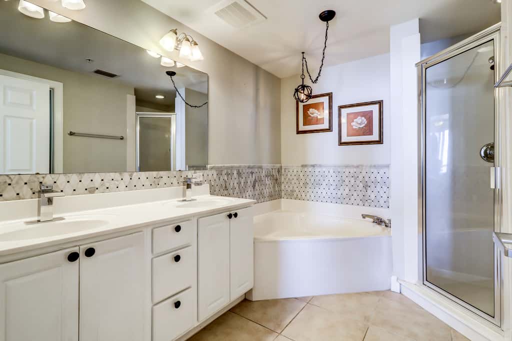Gorgeous waterfront condo with incredible views, two pools & gym