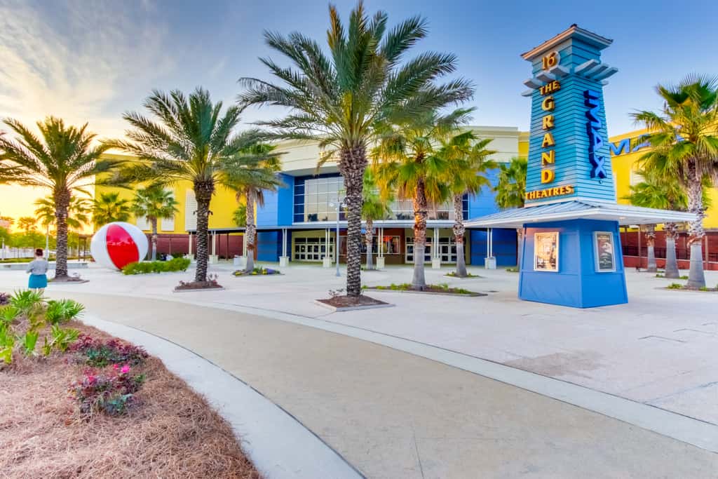 Gorgeous waterfront condo with incredible views, two pools & gym