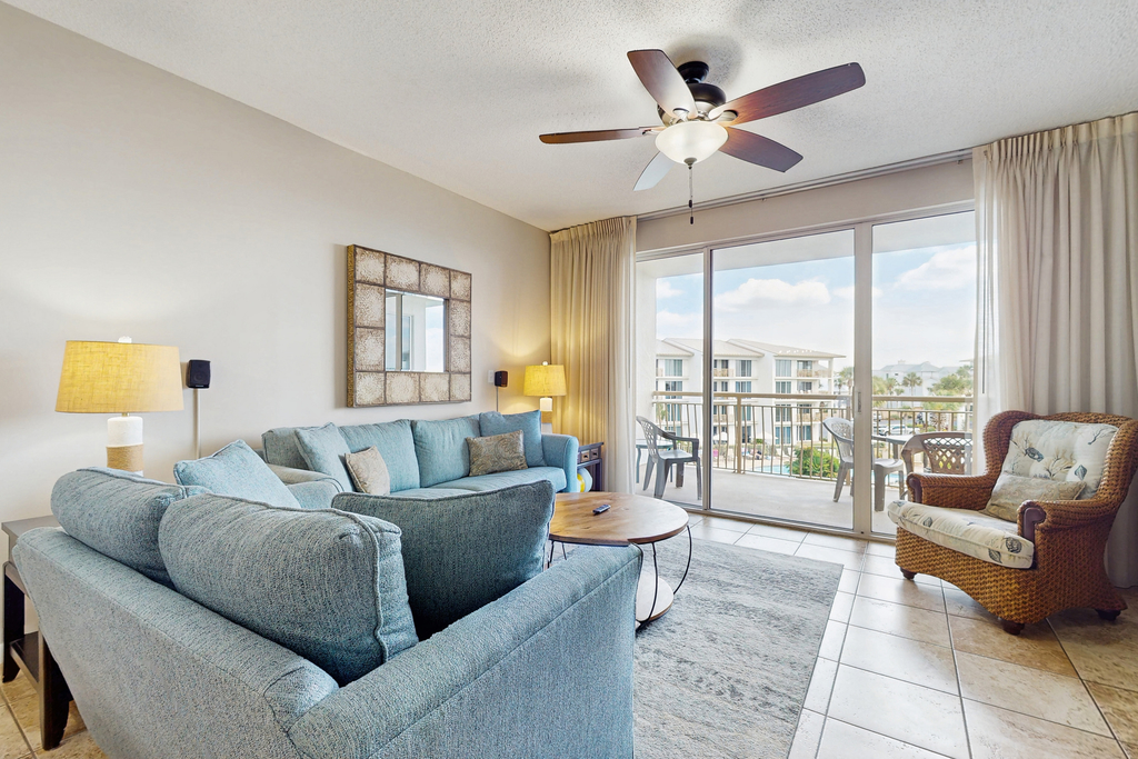 Elegant abode overlooking the pool with beach access, tennis & pickleball