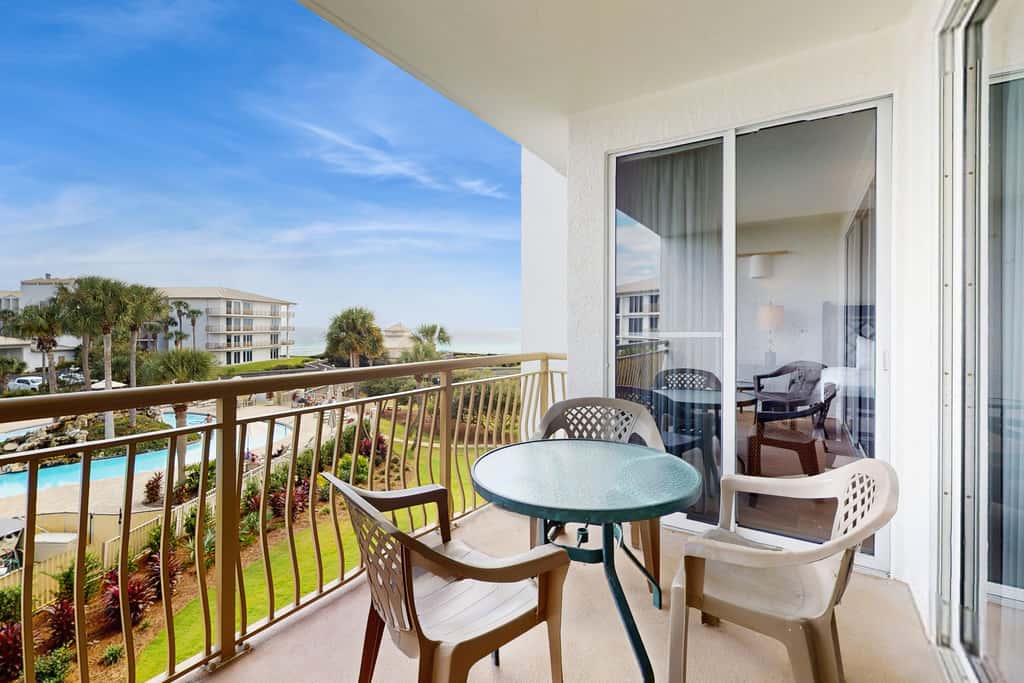 Elegant abode overlooking the pool with beach access, tennis & pickleball