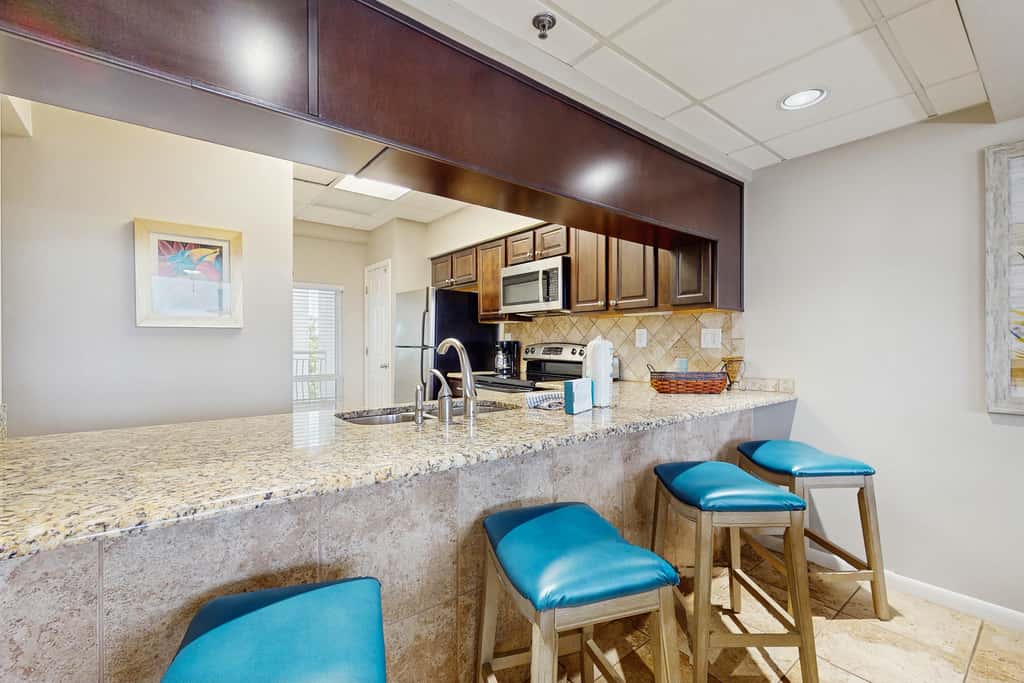 Elegant abode overlooking the pool with beach access, tennis & pickleball